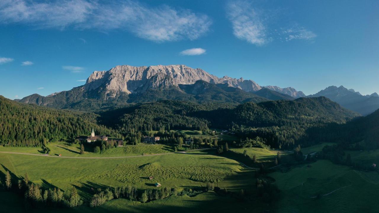 Schloss Elmau Luxury Spa Retreat & Cultural Hideaway Exteriör bild
