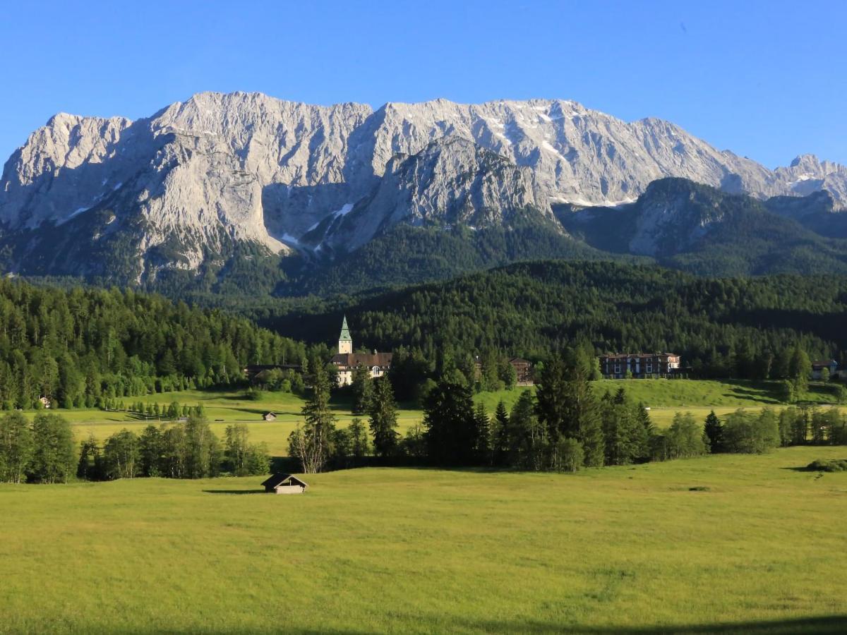 Schloss Elmau Luxury Spa Retreat & Cultural Hideaway Exteriör bild