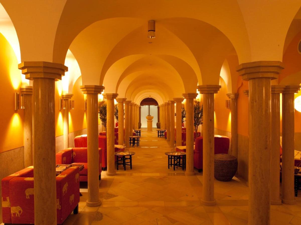 Schloss Elmau Luxury Spa Retreat & Cultural Hideaway Exteriör bild