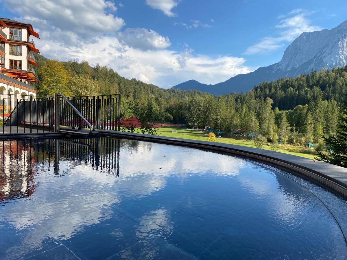 Schloss Elmau Luxury Spa Retreat & Cultural Hideaway Exteriör bild