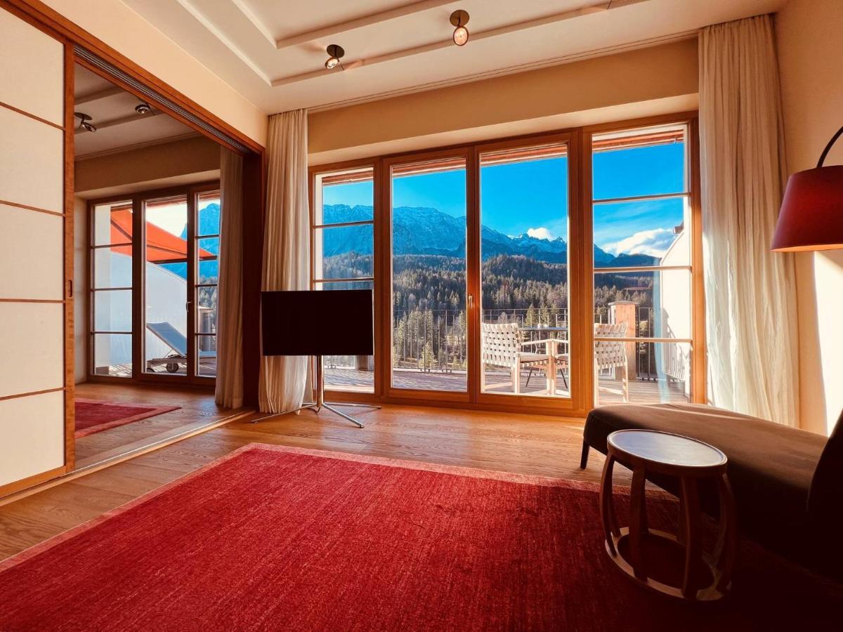 Schloss Elmau Luxury Spa Retreat & Cultural Hideaway Exteriör bild
