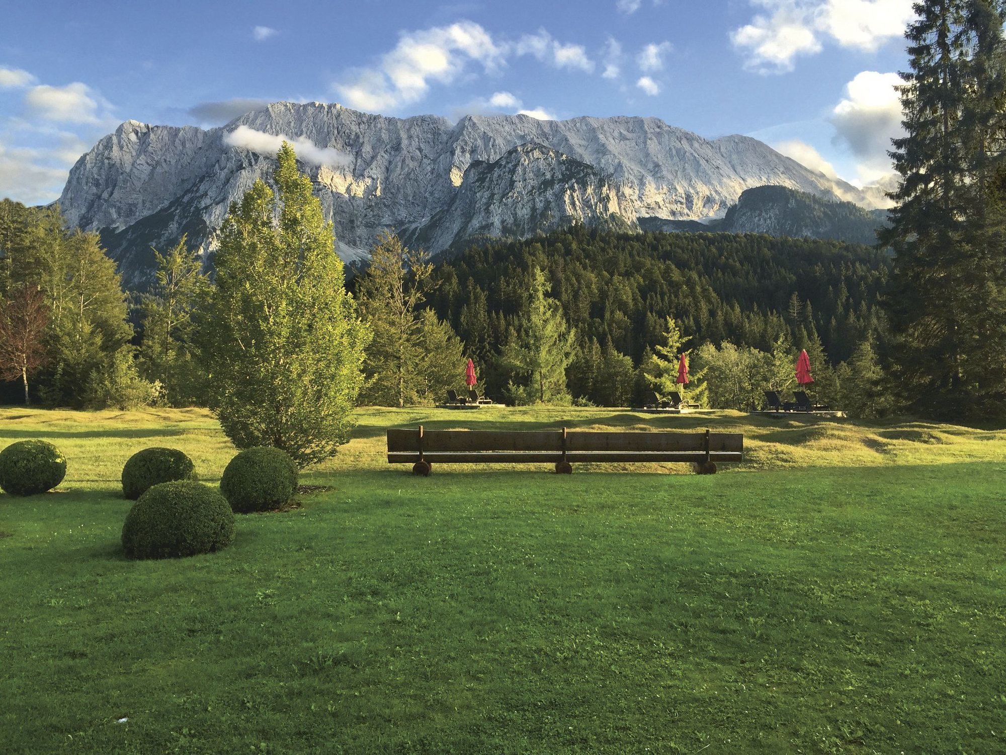 Schloss Elmau Luxury Spa Retreat & Cultural Hideaway Exteriör bild