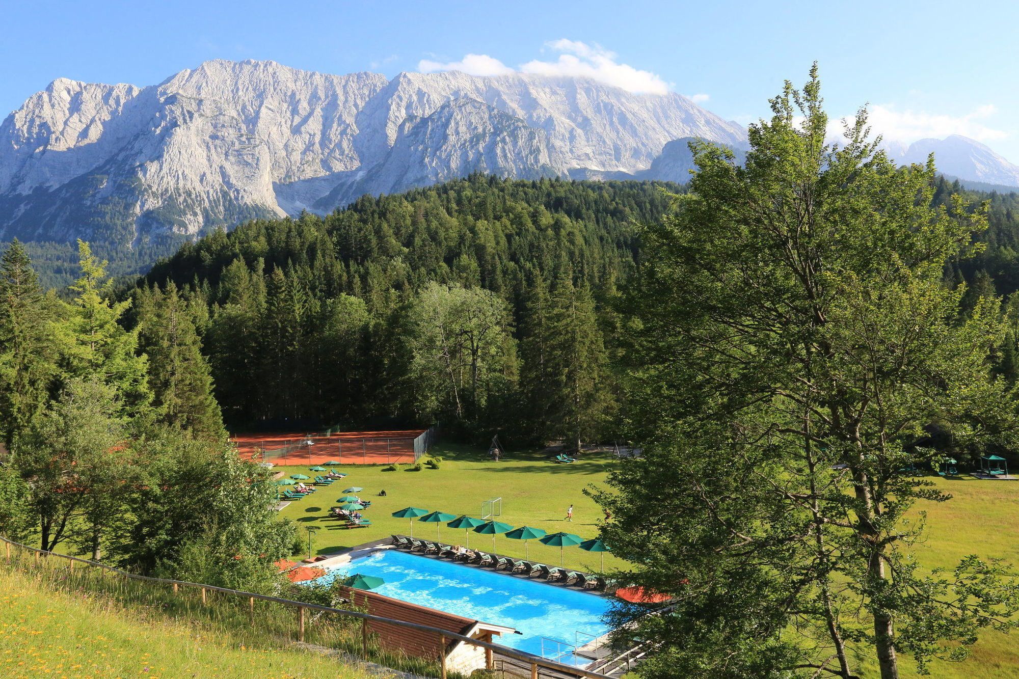 Schloss Elmau Luxury Spa Retreat & Cultural Hideaway Exteriör bild